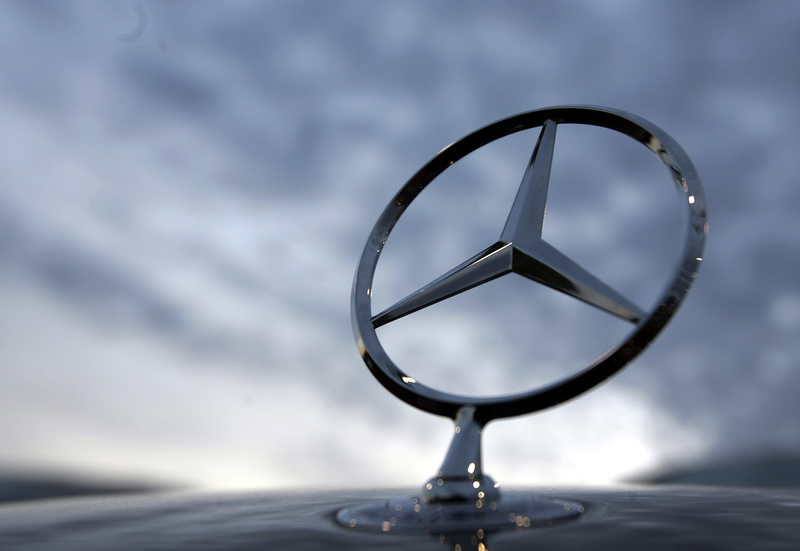 Illustration for article titled 4th Gear: Neck and Neck For Luxury Car Leadership